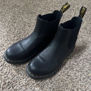 Dr Martens 2976 Leather Chelsea Boots
